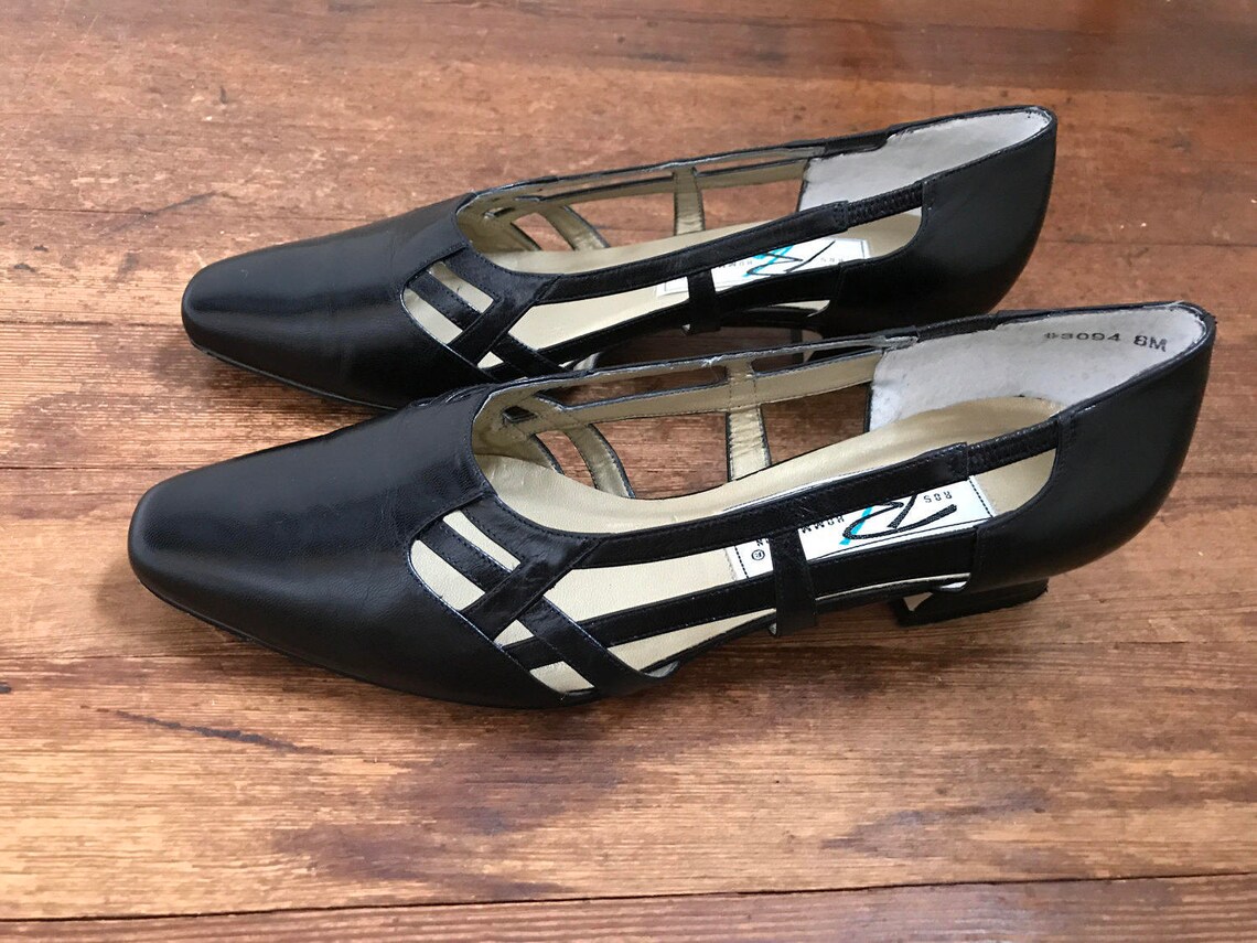 Vintage Black Minimalist Kitten Heels w/ Side Cutouts 80s | Etsy