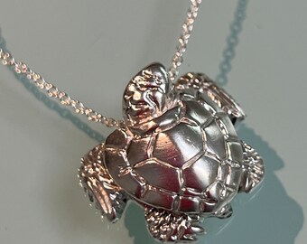 St John turtle in sterling silver with 16" chain