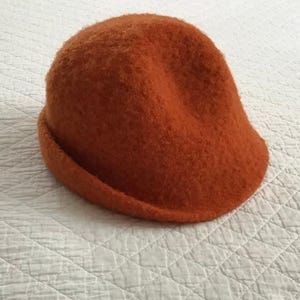 Vtg Tess McGuire Hatmaker Hat Hand-Felted Wool Cloche Hat Orange Retro Classic Contemporary