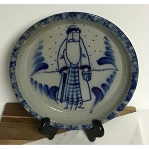 Rowe Pottery Works 1992 Jultomten Saltglasyr Stengods Tallrik Blå Kobolt 30 cm