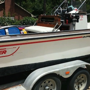 BOSTON WHALER Outrage 18&#39; Boat Hull Replacement Harpoon Stripes / Decals