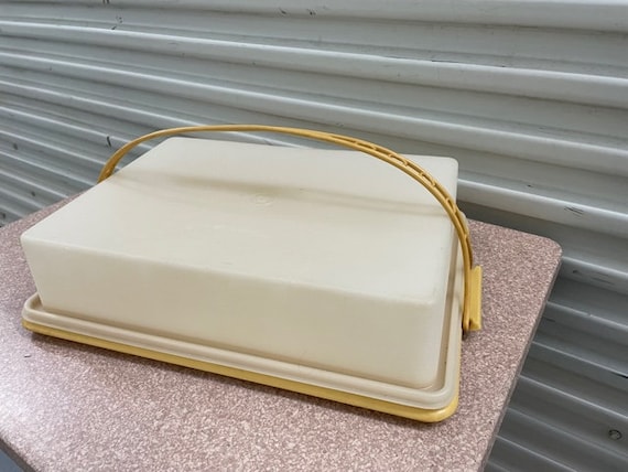 Vintage Tupperware Cake Carrier - Harvest Gold Square Design
