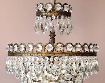 Lampadario in stile Impero francese anni '70: lampada a sospensione vintage restaurata in cristallo, base in ottone anticato, lampadario per la casa, spedizione gratuita in tutto il mondo.