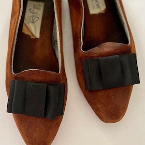 Vintage pointed toe suede shoes with black bow - size 7 / 7.5 - F-38