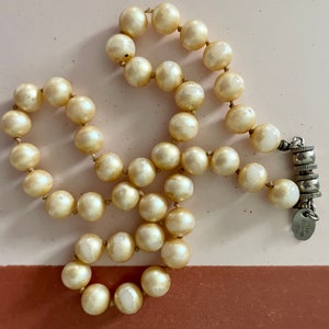 Vintage faux pearl choker necklace F-39 image 1
