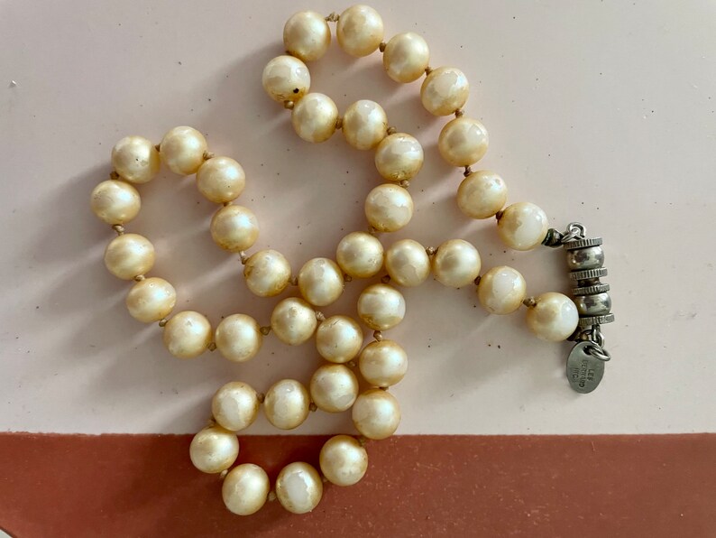 Vintage faux pearl choker necklace F-39 image 1
