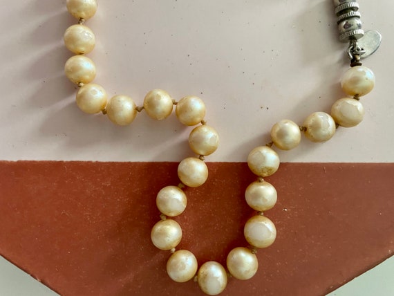 Vintage faux pearl choker necklace - F-39 - image 2