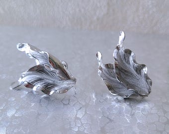 Brincos vintage Bond Boyd em prata esterlina com formato de folha, importados do Canadá.
