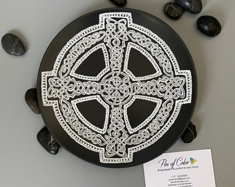 Celtic cross wall hanging plate, black and white celtic knot, 20cm 7 7/8"