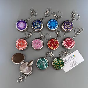 Cenicero portátil de bolsillo con llavero, 4,5 cm, 1 pieza, adorno de mandala pintado a mano