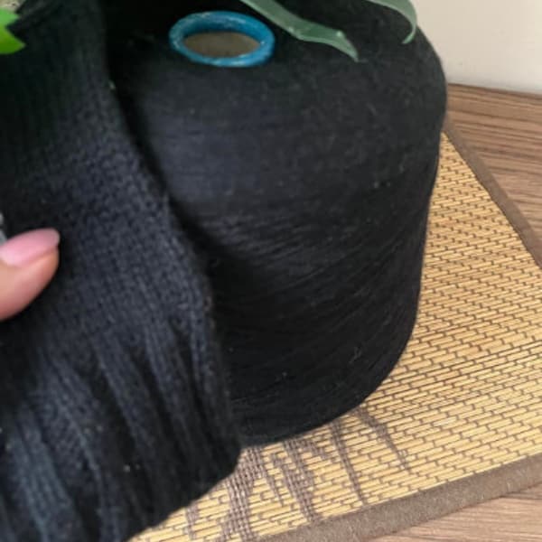 100% merino extrafine Zegna Baruffa (Lane Borgosesia) yarn on Cone, hand and machine knitting, Italian bobbin Cashwool, Black color