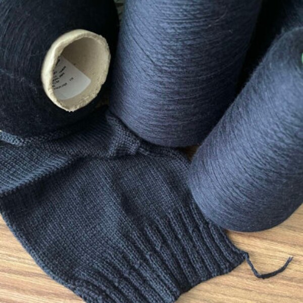 100% merino extrafine Zegna Baruffa (Lane Borgosesia) yarn on Cone, hand and machine knitting, Italian bobbin Cashwool, Navy blue color