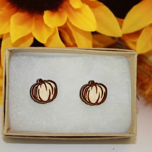 Pumpkin Wood stud earring, fall earrings, pumkin jewelry, halloween earrings
