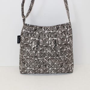 Kleine canvas crossbodytas: ritssluiting, verstelbare riem