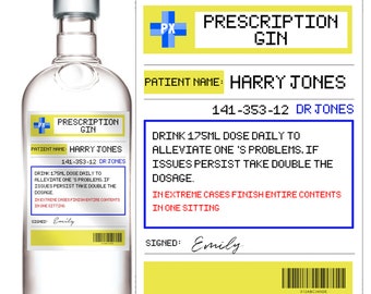 Puede incluir: Una etiqueta de botella de receta para Prescription Gin con el nombre del paciente Harry Jones y el nombre del médico Dr. Jones. La etiqueta incluye instrucciones para beber 175 ml diarios para aliviar los problemas. Si los problemas persisten, duplique la dosis. En casos extremos, termine todo el contenido de una sola vez. Firmado por Emily.