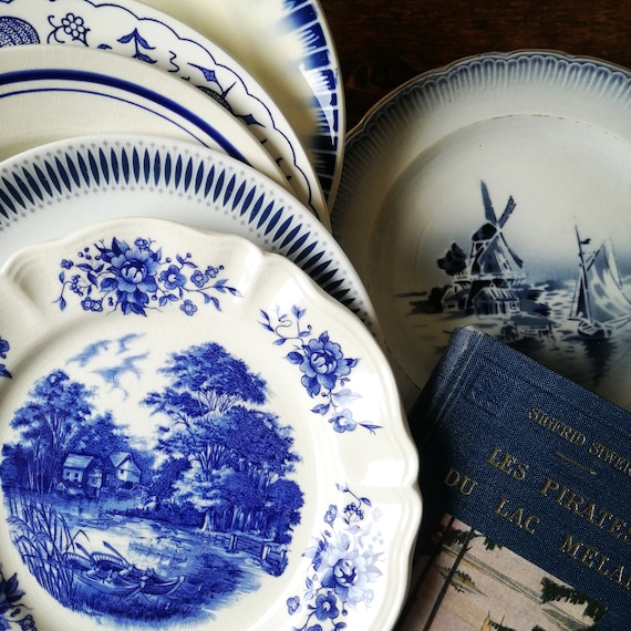 I. Suite de 6 assiettes à dessert dépareillées – La Longère - Décoration Brocante