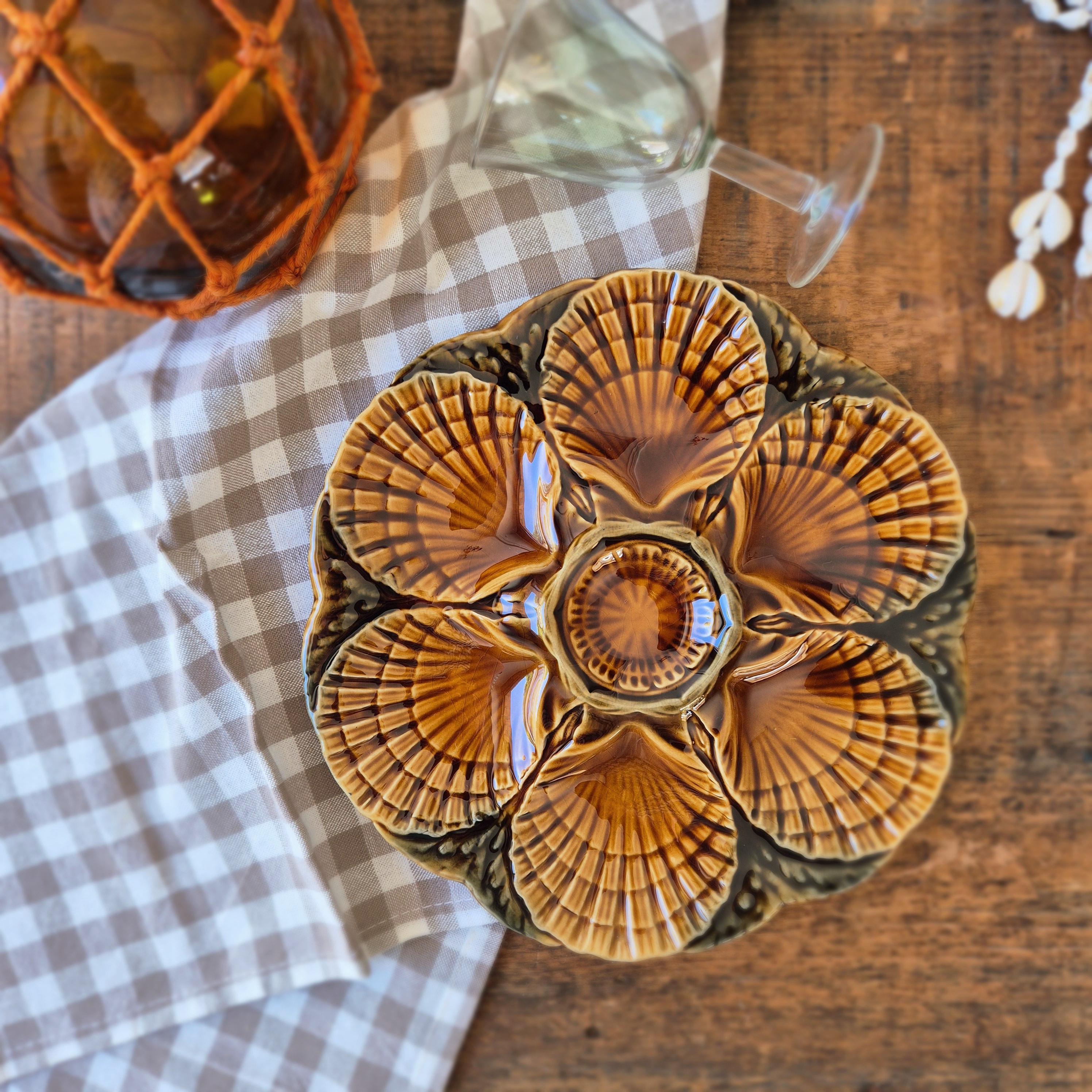 Lot De Six Assiettes à Huîtres Compartimentées, XXème, Céramique Jaune
