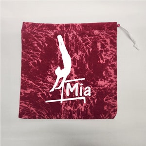 Anpassad gymnastikväska: Vinröd tie dye, personlig gymnastpresent bild 1