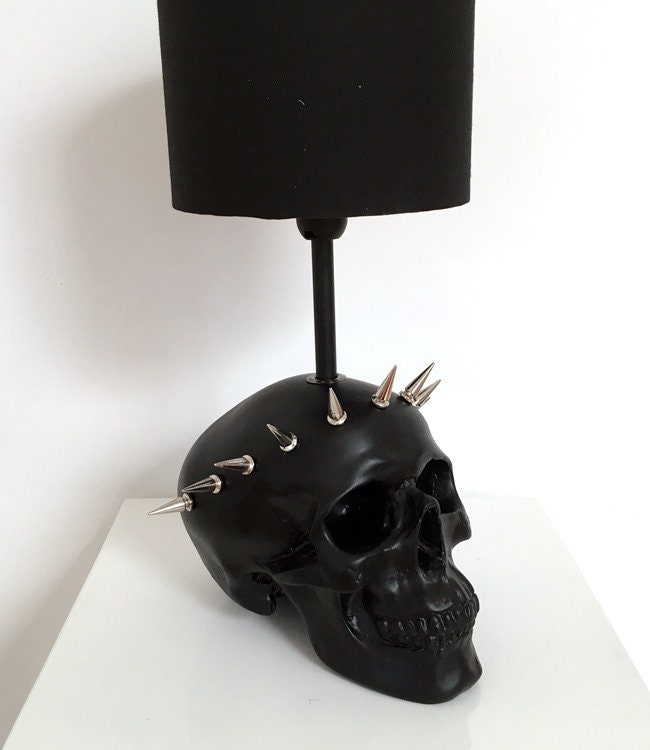 Die Edison Skull Lampe Totenkopf Dekor von The Blackened Teeth