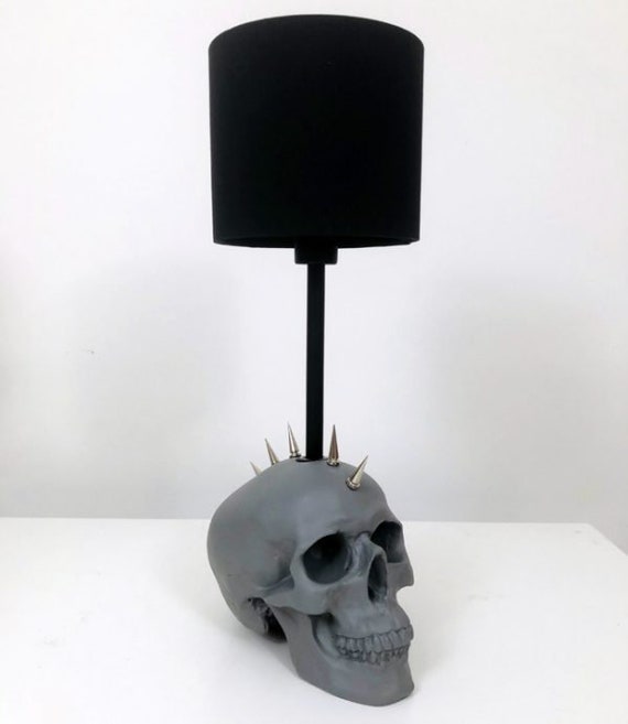 Mohawk Totenkopf Lampe // Totenkopf Deko // Totenkopf Lampe // Handgemacht  by Haus of Skulls - .de