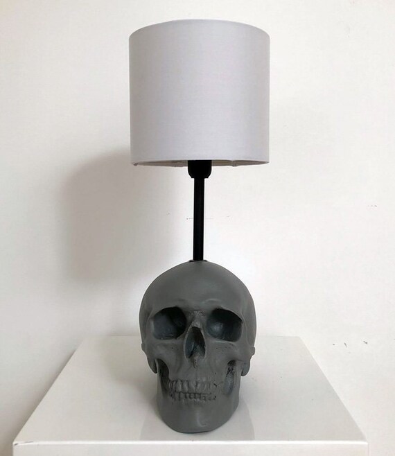skull table lamp