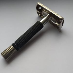 1966 Gillette Super-speed black handle safety razor "L4