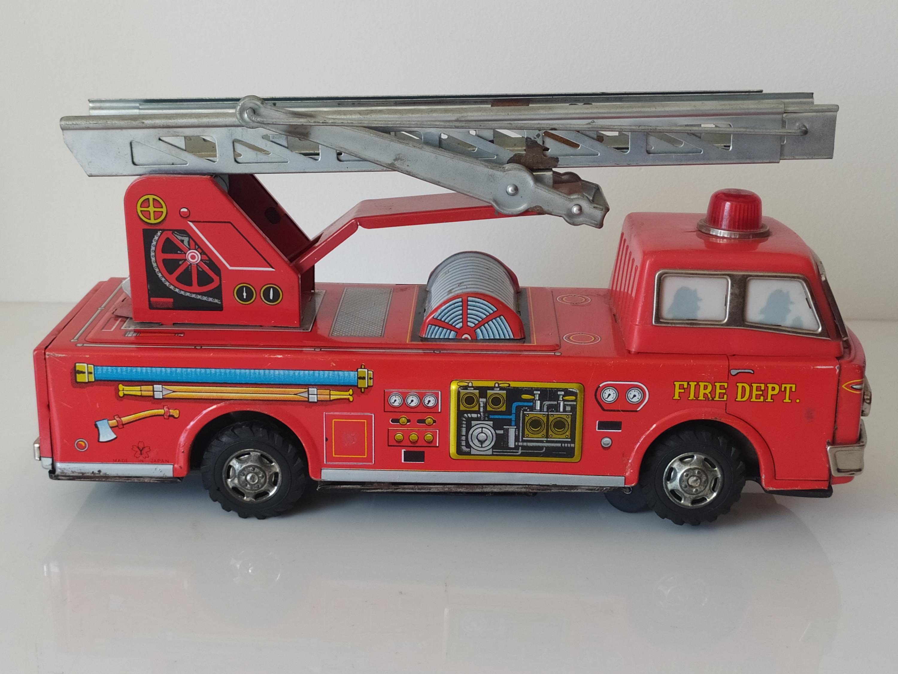 Camion Pompier en bois à friction Maileg pour chambre enfant - Les