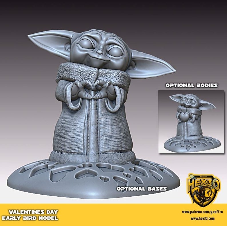 K&ouml;nnte beinhalten: Ein 3D-gedrucktes Modell einer Figur aus der Star Wars-Serie, bekannt als "The Child" oder "Baby Yoda", das mit seinen H&auml;nden ein Herz formt. Das Modell ist in grauer Farbe und steht auf einem Sockel mit einem Herzdesign. Das Bild zeigt auch optionale Sockel und K&ouml;rper f&uuml;r das Modell.