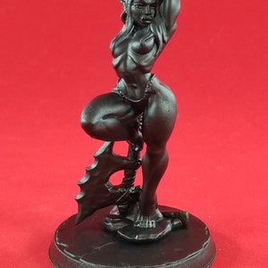 Yagraz the Sexy Pinup Orc, 100mm Orc Resin Miniature Garage Resin Print Artisan Guild Bild 2