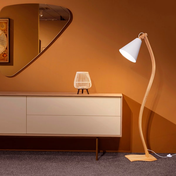 BellA White – Moderne, handgefertigte Stehlampe, einzigartiger Sockel aus Eichenholz oder weißem Holz, spezielles Gestell, hergestellt durch Verkleben mehrerer Furnierschichten.