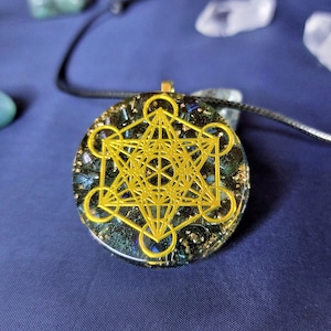 Etsy orgonite pendant online
