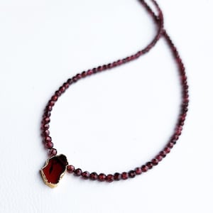 Dainty Red Garnet Gemstone Beaded Choker Necklace, Small Red Garnet Gemstone Pendant Gold, January Birthstone Necklace, Red Garnet Jewelry