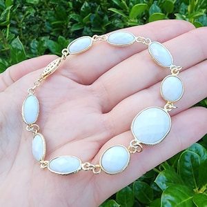 White Agate Gemstone Bracelet Gold, White Gemstone Bracelet, Gold Filled Fishhook Clasp, 7 1/2 Inch Bracelet, Everyday Bracelet