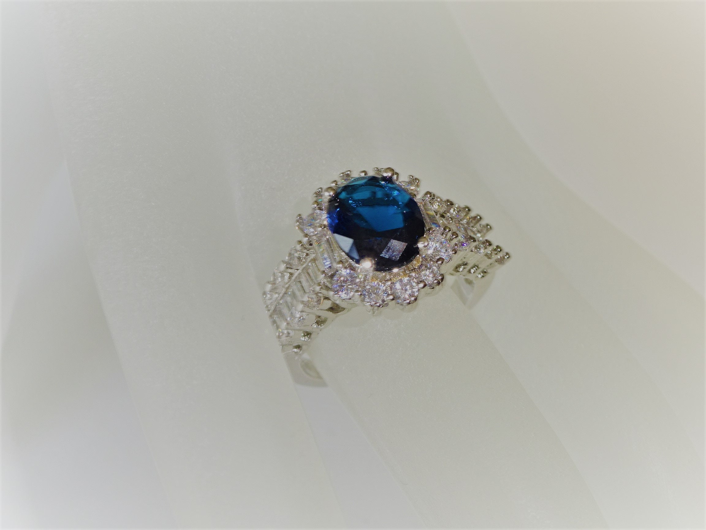 STUNNING 925 Sterling Silver Sapphire and Cubic Zirconia Statement 