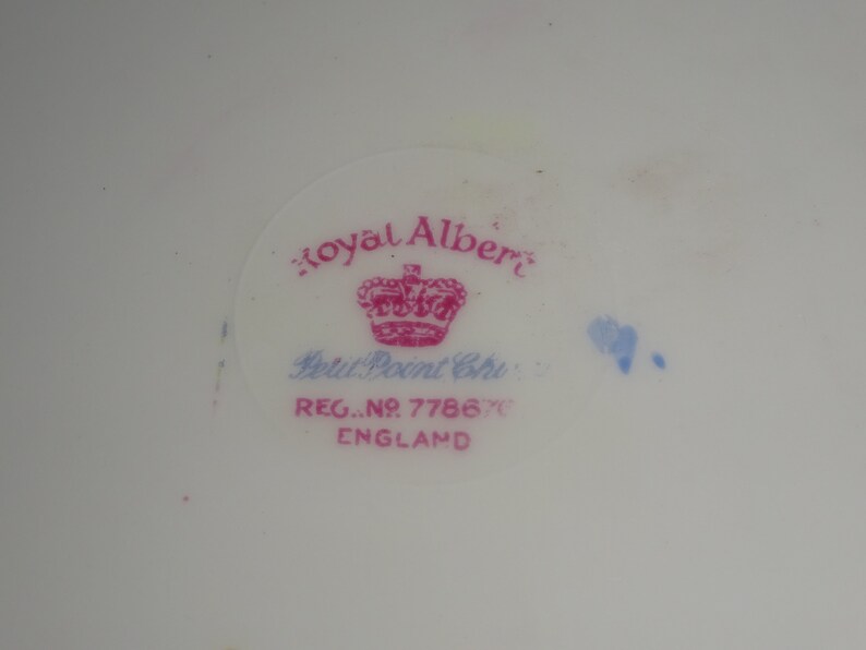 Royal Albert England PETIT POINT 10 Dinner Plate