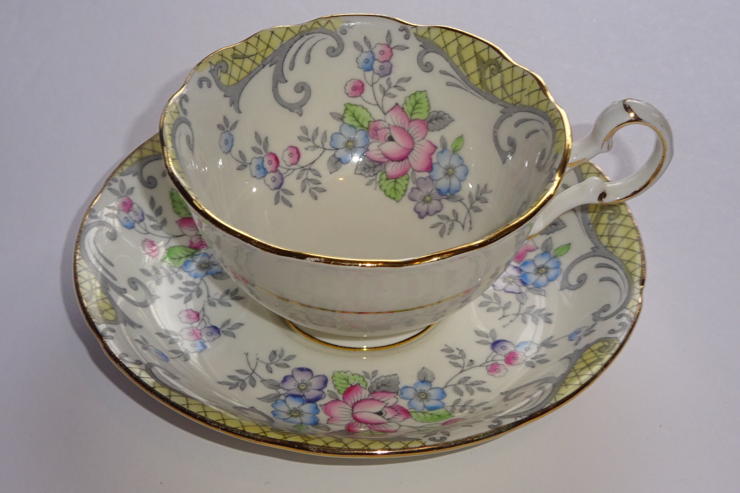 A.B.J CRAFTON STRATHMORE ティーセット Pretty Crafton China STRATHMORE Tea Cup and Saucer - Etsy