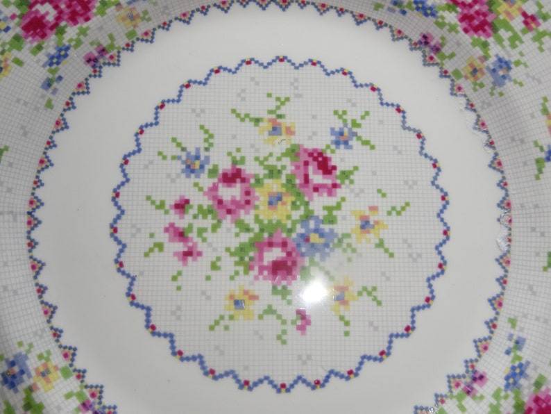 Royal Albert England PETIT POINT 10 Dinner Plate
