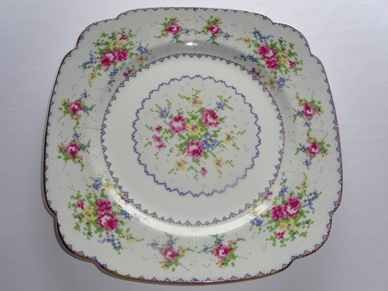 Royal Albert England PETIT POINT 10 Dinner Plate