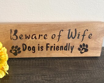 Divertido cartel de madera con la frase "Cuidado con la esposa", decoración de pared para mascotas.