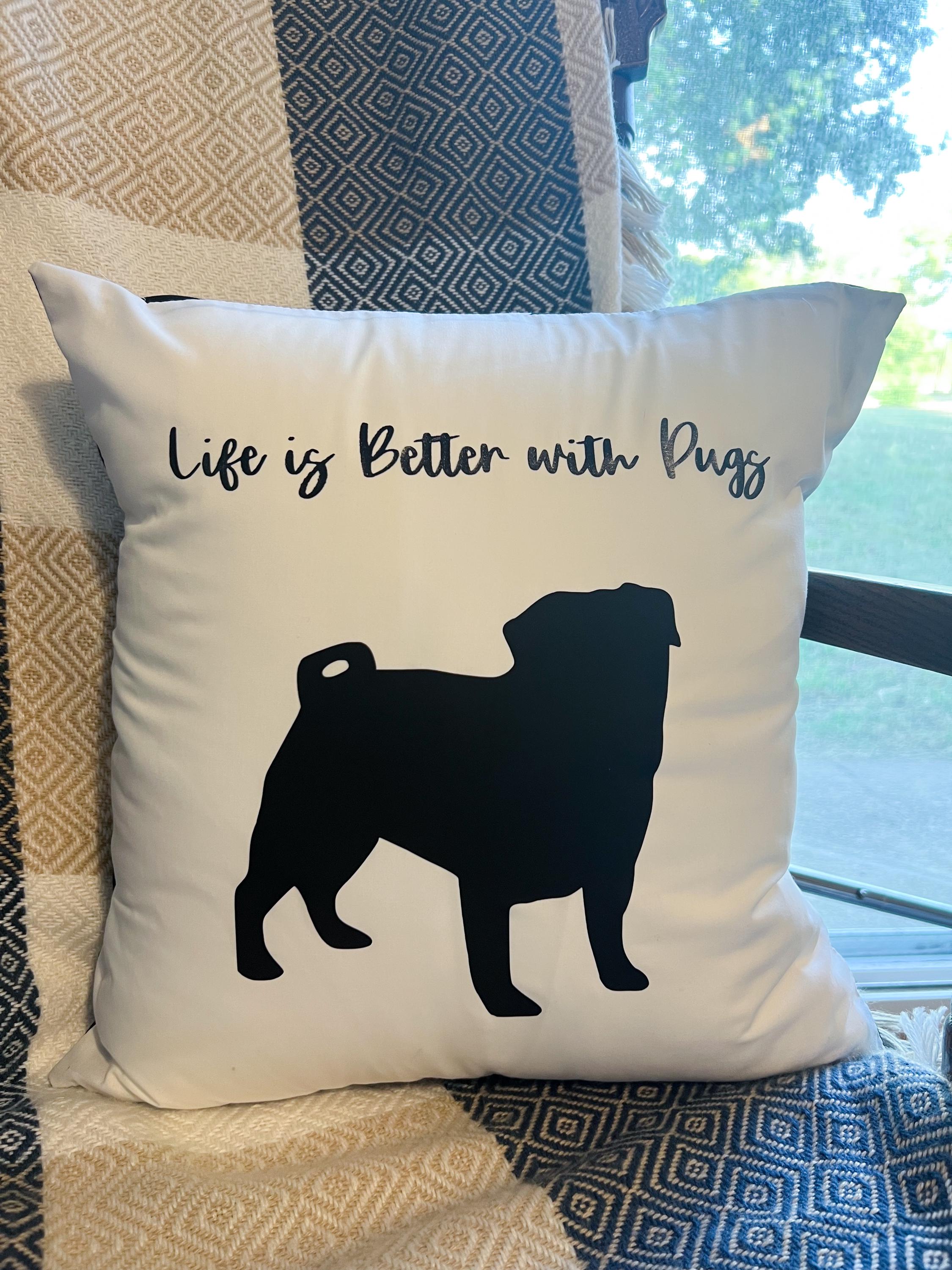 Black pug throw pillow México