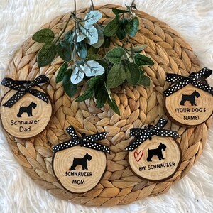 Adorno de perro Schnauzer, adorno de madera personalizado para mascotas, adorno de regalo para amantes de las mascotas, adorno para mamá y papá, hecho a mano, para Navidad.