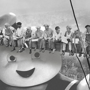 Ghostbusters (1980s Bill Murray, Dan Ackroyd, Harold Ramis Comedy Film) / Lunch atop a Skyscraper A3 Art Print