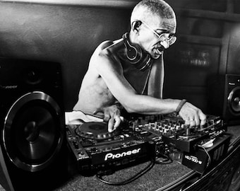 Mahatma GanDJ (Ghandhi / DJ Mash Up Parody)
