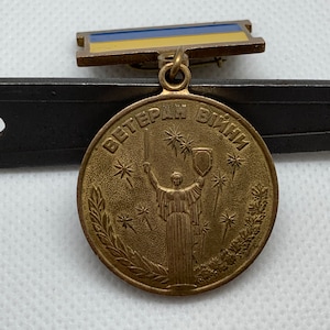 Collectible medal Fighting Combatant Ukraine heavy brass badge/Memorial pins Veteran of military operations