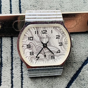 Orologio da collezione POBEDA bellissimo quadrante con motivo a carica manuale realizzato in URSS/Orologio da polso Victory insolita forma della cassa pianta chiamata Maslennikova