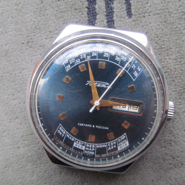 comme neuf !!! montre à la main bleu RAKETA COLLEGE avec calendrier et mécanique rare montre bracelet fusée /Russian montre calendrier perpétuel