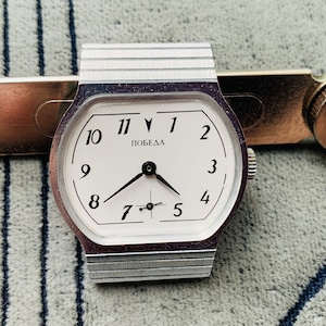 Orologio da collezione POBEDA come nuovo a carica manuale prodotto in URSS/Orologio da polso Победа (Vittoria) cassa insolita forma ZIM stabilimento denominato Maslennikova