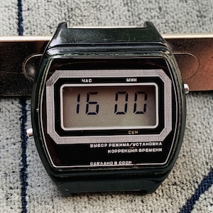 Men&#39;s Wrist Watch ELEKTRONIKA digital quartz + backlight/calendar stopwatch function made in USSR/Collectible watch ELECTRONICA plastic case