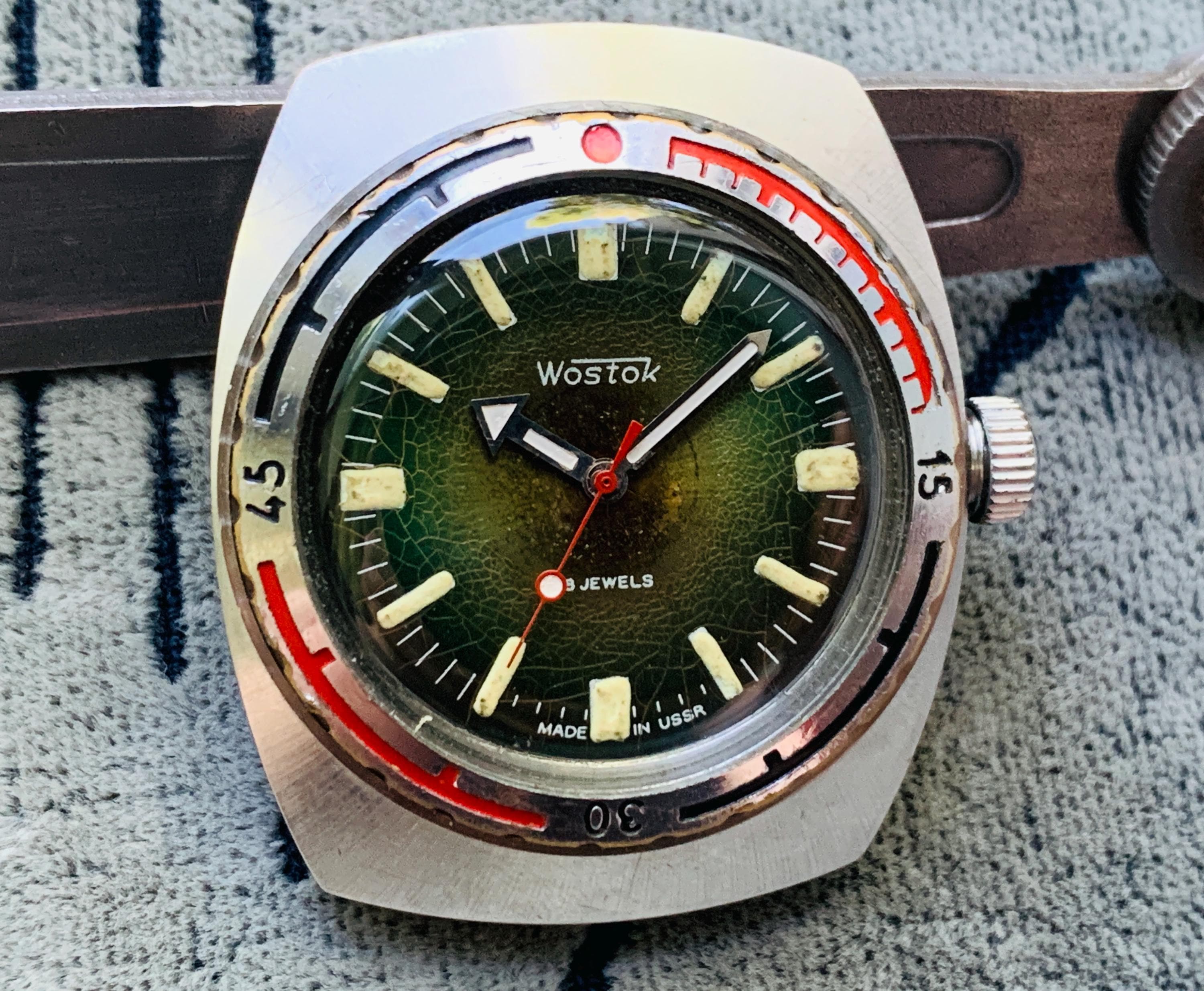 コレクターズウォッチ VOSTOK アンフィビアン 2209 バレルタイプ 