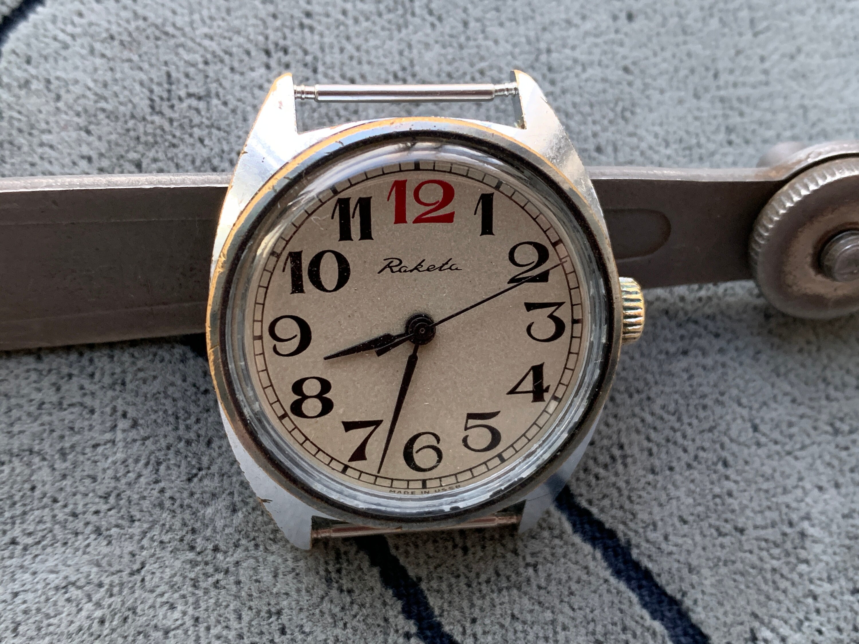 美品　HR MARKET NEON WATCH RED Nixon Women's A726200 The Vega Red Dial Red Acetate Elastic
